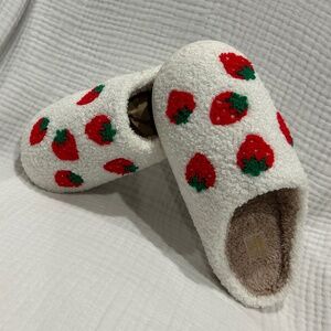 NWOT Strawberry Slippers Size 8